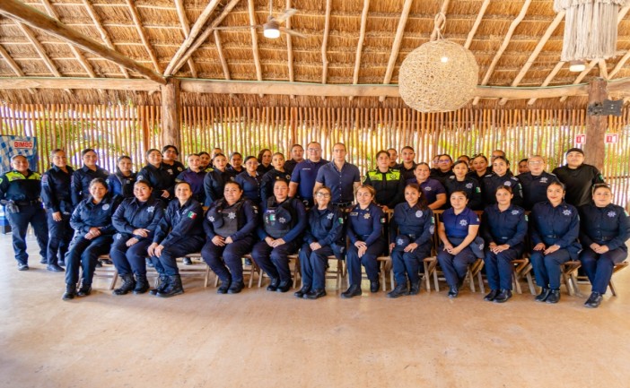 Diego Castañón reconoce labor y compromiso de las mujeres en el servicio público de Tulum