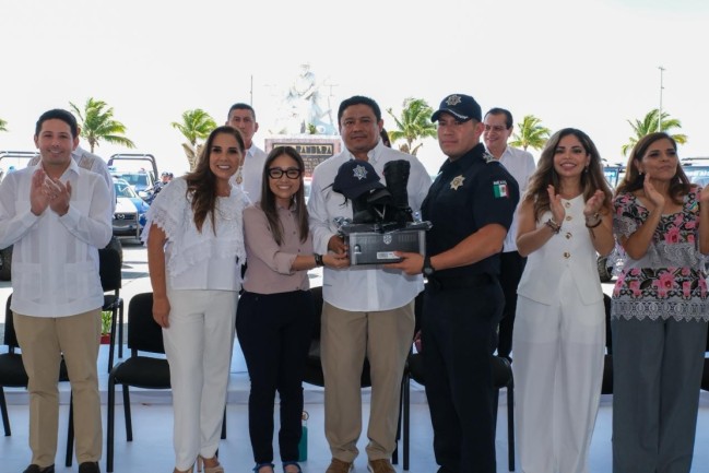 Entrega Mara Lezama Espinosa en Chetumal más de 21 mil bienes para fortalecer la seguridad en los 11 municipios