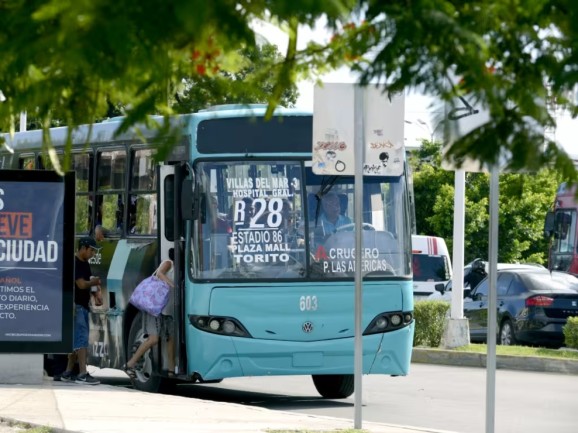 Empresarios de Quintana Roo participan en el diseño del sistema Mobi, mientras advierten fallas en rutas, altos costos de transporte y el impacto en la competitividad