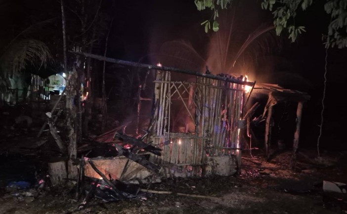 Arrasa fuego con palapa en la 'Puerta al Mar' de Felipe Carrillo Puerto