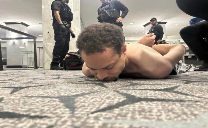 Autor de tiroteo en la cena de corresponsales en EU es acusado de intentar asesinar a Trump