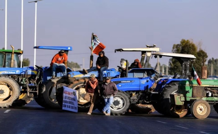 Bloqueos de transportistas y campesinos afectan al menos 11 estados, informa la Secretaría de Gobernación