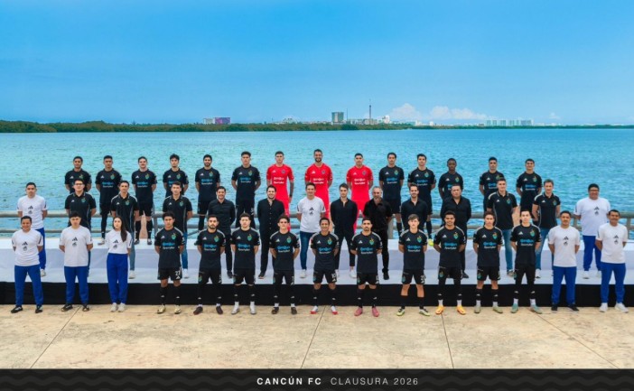 Cancún FC se toma la foto oficial en el Malecón Tajamar