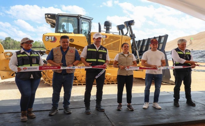 El Ayuntamiento de Benito Juárez inauguró la celda 2B del relleno sanitario de Cancún, infraestructura destinada a la disposición final de residuos sólidos que cumple con la norma ambiental federal NOM-083-SEMARNAT-2003. Autoridades destacaron que el proyecto busca fortalecer el manejo responsable de la basura y avanzar hacia una ciudad más limpia.