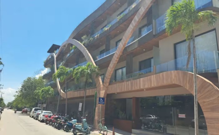 Un comprador denunció un presunto fraude inmobiliario en Tulum tras asegurar que liquidó un departamento por 97 mil dólares sin que le haya sido entregado. El caso involucra a una desarrolladora con sede en Playa del Carmen y actualmente se encuentra en proceso legal.