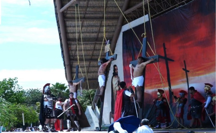 Entre lluvia y devoción, así se vivió el Viacrucis 2026 en Cancún
