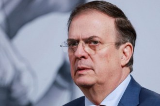 Hijo de Marcelo Ebrard vivió en Embajada de México en Londres, revelan