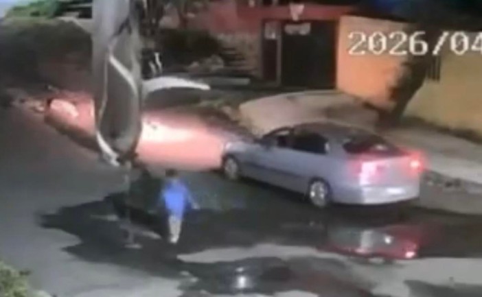 "¿No te vas a bajar?": Hombre abandona a su hijo en calles de Tlalpan, CDMX