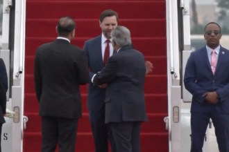 La delegación de EU liderada por J.D. Vance llega a Islamabad para negociar con Irán