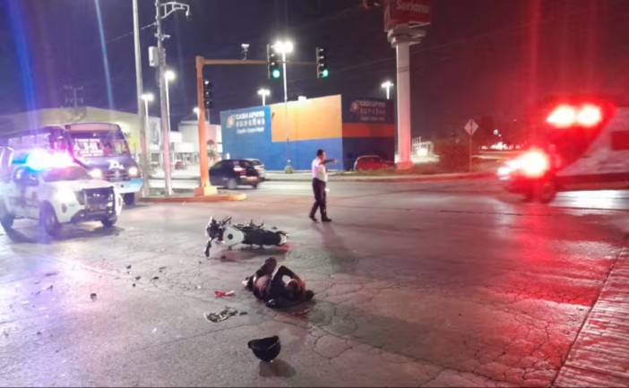 Al menos cuatro motociclistas resultaron lesionados en diferentes accidentes de tránsito registrados entre la madrugada y la mañana de este sábado en Cancún. Los incidentes ocurrieron en varias avenidas de la ciudad y movilizaron a cuerpos de emergencia y autoridades de Tránsito.