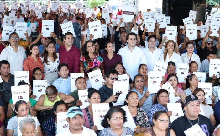 Un total de 503 familias de Cancún recibieron las escrituras de sus viviendas como parte del Programa de Regularización para el Bienestar Patrimonial. La entrega fue encabezada por autoridades estatales y municipales, quienes destacaron que esta acción fortalece la seguridad jurídica de miles de ciudadanos.