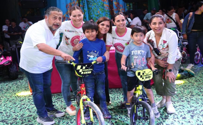 Miles de familias participaron en la celebración del Día de la Niña y el Niño realizada en el Mundo de los Dinosaurios, en Cancún. El evento reunió juegos, rifas, regalos y actividades recreativas en una jornada enfocada en la convivencia familiar y el bienestar infantil.
