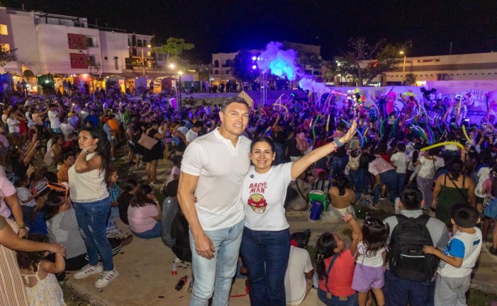 La Plaza 28 de Julio se convirtió en el punto de encuentro de miles de familias durante la celebración del Día de la Niña y el Niño en Playa del Carmen. Juegos, rifas, espectáculos y entrega de actas de nacimiento marcaron una jornada enfocada en la convivencia, inclusión y bienestar infantil.