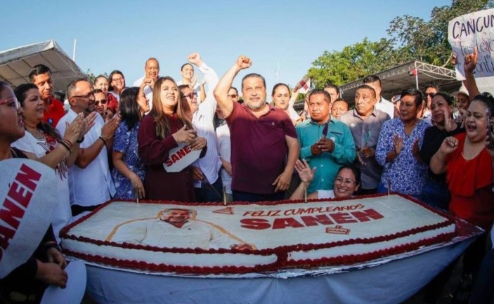 Miles de cancunenses acompañan a Jorge Sanén en su cumpleaños