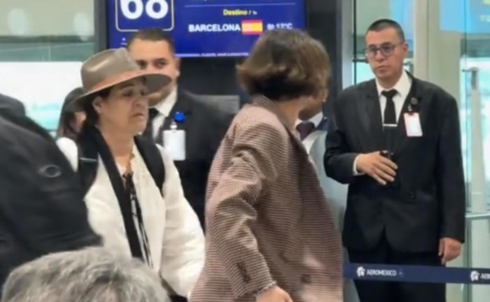 Mujer se pone agresiva tras llegar tarde a su vuelo en aeropuerto de la CDMX | VIDEO