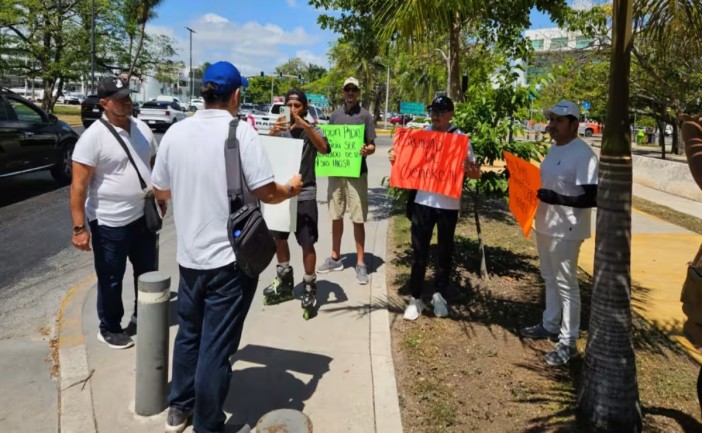 Un grupo de padres de familia marchó en Cancún para exigir justicia equitativa en procesos de custodia, denunciando obstáculos legales que les impiden convivir con sus hijos. La movilización forma parte de la campaña nacional “Soy Papá, No Criminal”.