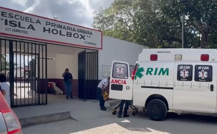 Familiares solicitan ayuda económica para sepultar al menor de edad, llamado Manuel, que falleció por un edema cerebral dentro de una primaria en Cancún.