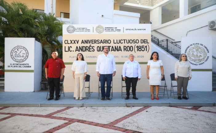 Realizan ceremonia cívica por aniversario luctuoso de Andrés Quintana Roo en Playa del Carmen