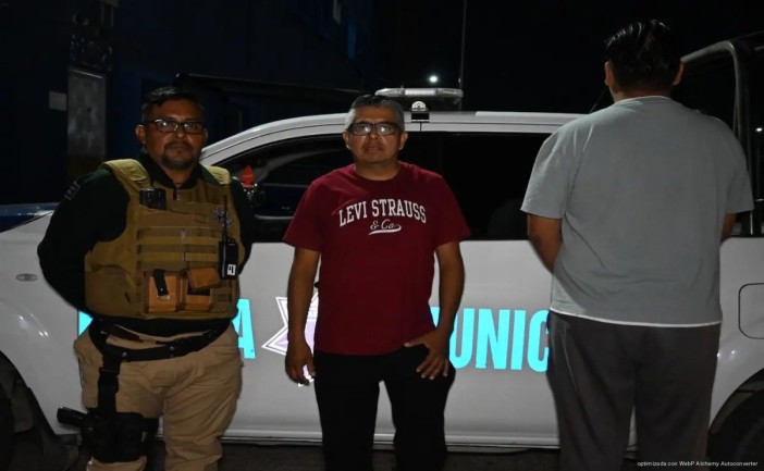 Autoridades de Cancún evitaron un caso de secuestro virtual al localizar a un joven que era presionado por extorsionadores. La víctima fue hallada sana y reunida con su familia.