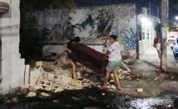 Reportan rapiña en bodega que se incendió en la supermanzana 89 de Cancún