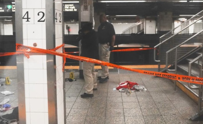 Terror en el metro de Nueva York: Hombre ataca con machete a tres personas en Grand Central
