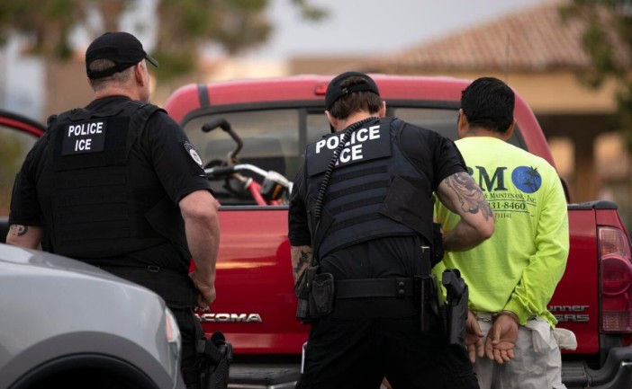 Tribunal de apelaciones rechaza detenciones migratorias sin fianza de Trump