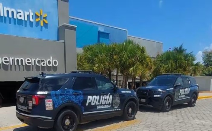 Un turista canadiense perdió la vida presuntamente a causa de un infarto fulminante mientras se encontraba dentro de la plaza comercial Walmart Playa del Carmen Centro, ubicada en Playa del Carmen.