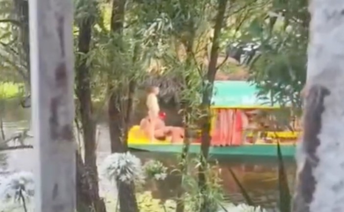 Turistas nudistas son captados en Xochimilco y desatan polémica en redes sociales