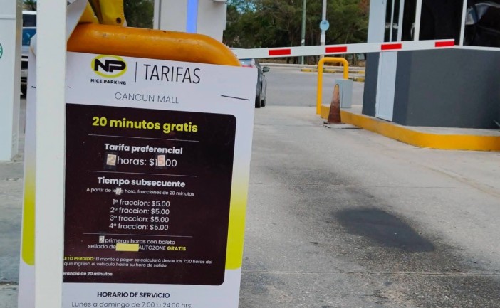 Uso del nuevo Nice Parking en plaza comercial de Cancún provoca molestia en usuarios