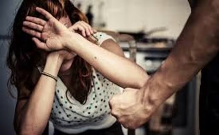 La violencia familiar registró un aumento del 70% durante el primer trimestre de 2026 en comparación con el mismo periodo del año pasado, de acuerdo con datos del Observatorio Nacional Ciudadano. El organismo advirtió que, de mantenerse la tendencia, el año podría cerrar con más de 60 incidencias.