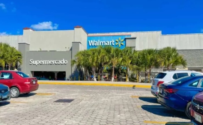 Termina conflicto: Walmart elimina estructuras de cobro en su tienda de Playa del Carmen