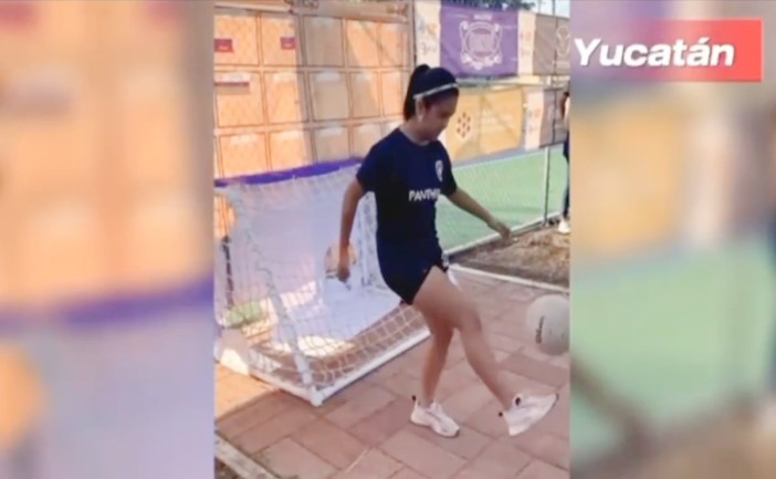 El concurso de dominadas impulsado por la presidenta Claudia Sheinbaum para regalar boletos al partido inaugural del Mundial 2026 ya tiene a sus mil finalistas. Entre ellos destaca una participante de Yucatán, mientras que entidades como Quintana Roo también han impulsado actividades dentro del llamado “Mundial social” rumbo al torneo.