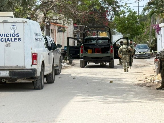 Un violento ataque armado registrado en el ejido Alfredo V. Bonfil, en Cancún, dejó como saldo un hombre sin vida. Elementos de seguridad y peritos realizaron el levantamiento de indicios, mientras continúan los operativos en la zona sin detenidos hasta el momento.