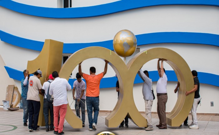 En Cancún, los seguidores de La Luz del Mundo conmemoran los 100 años de esa iglesia, con su líder Nassón Joaquín acusado en Estados Unidos y México por abuso sexual.
