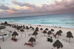 La Playa Delfines es la más peligrosa este 4 de abril, según las condiciones de playas dadas a conocer por Protección Civil de Cancún.