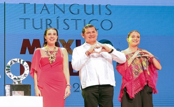 El gobernador de Puebla, Alejandro Armenta, reconoció la enorme tarea, el ejemplo que siempre han tenido Guerrero y Acapulco.