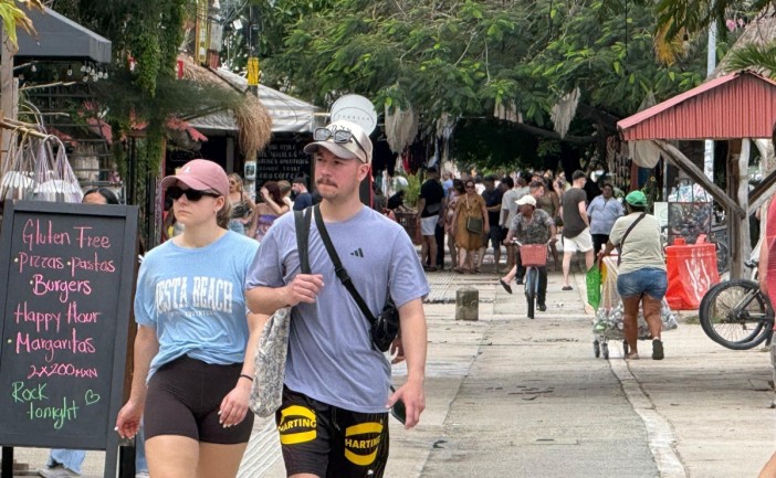 Cientos de visitantes llenan Tulum en Semana Santa