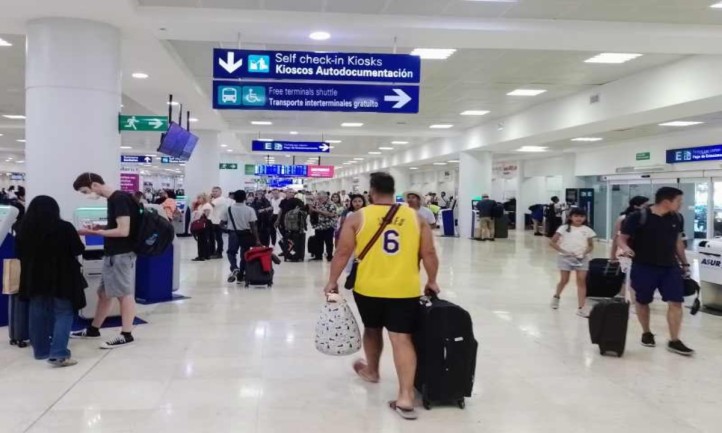 El Aeropuerto Internacional de Cancún programó 419 operaciones aéreas para este 4 de mayo de 2026, con mayor actividad en rutas internacionales. Más de 30 aerolíneas conectan el destino turístico con ciudades de América y Europa.