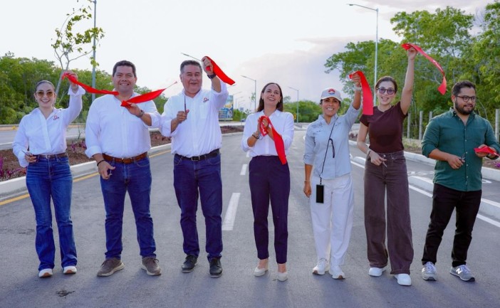 Cancún: Ana Paty Peralta inaugura avenida 127 en la supermanzana 341