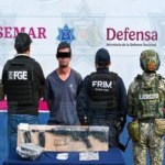 Los agentes decomisaron un arma de fuego larga calibre .223,