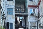 Bomberos y paramédicos acudieron de emergencia tras el derrumbe.