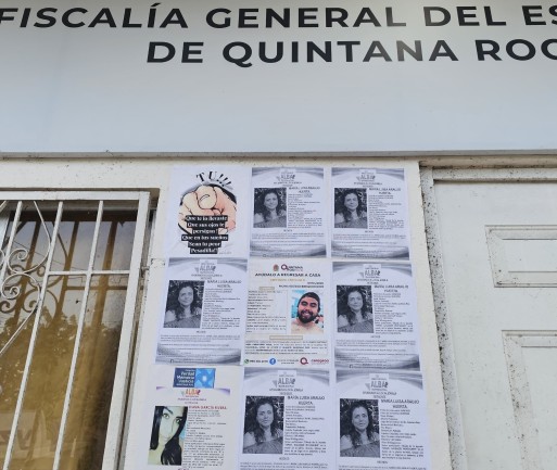 Colectivo tapiza la Fiscalía de Calderitas con fichas de búsqueda en el Día de las Madres