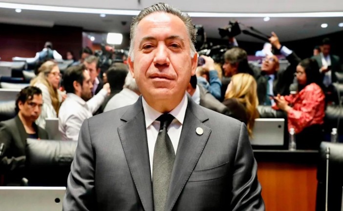 El senador Enrique Inzunza emitió un posicionamiento público en el que negó señalamientos en su contra, calificándolos como falsos y dolosos. El legislador afirmó que actuará conforme a la ley y acudirá a cualquier llamado institucional que se le formule.