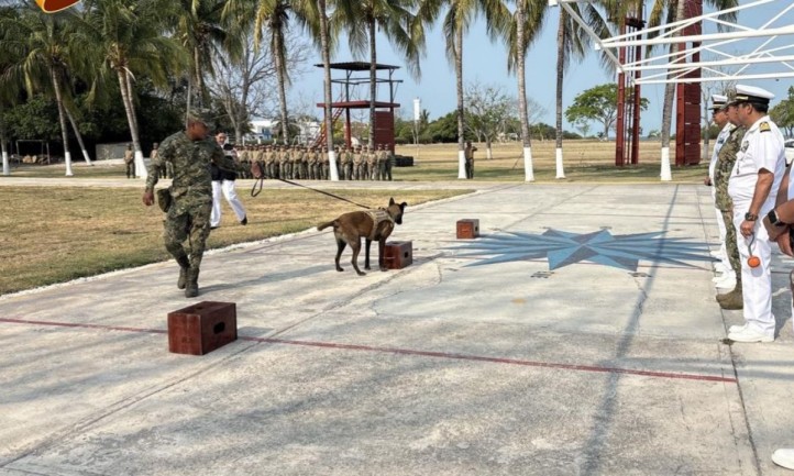La Secretaría de Marina realizó la ceremonia de retiro del canino “Hook”, un pastor belga malinois especializado en detección de narcóticos, armamento y divisas, en el Sector Naval de Champotón.
