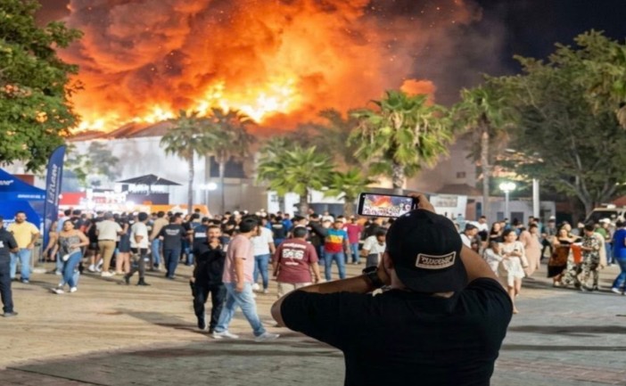 Incendio en Feria de Tabasco deja cinco muertos | VIDEO