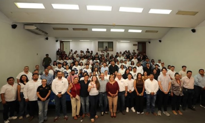 Con el objetivo de fortalecer el talento juvenil y promover nuevos proyectos de negocio, la Secretaría de Desarrollo Económico realizó el II Foro Juvenil “Camino al Emprendimiento”, donde emprendedores y especialistas compartieron experiencias para inspirar a las nuevas generaciones de Quintana Roo.