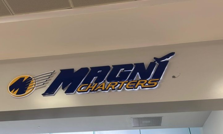 La crisis de Magnicharters escaló en Cancún luego de la cancelación masiva de vuelos en todo el país y la suspensión de su certificado de operaciones por parte de la AFAC. Mientras la aerolínea busca responder ante autoridades federales, Profeco ya comenzó a recibir denuncias de pasajeros afectados que exigen reembolsos y soluciones inmediatas.