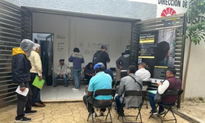 La llegada de nuevos equipos tecnológicos para la implementación de la CURP biométrica ha provocado un incremento en la demanda de trámites en Cancún, donde ciudadanos buscan corregir actas, validar datos personales y regularizar documentos antes de integrarse al nuevo sistema nacional de identidad.