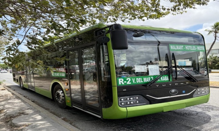 El Instituto de Movilidad de Quintana Roo adelantó que el estado avanza hacia una reestructuración integral del transporte público que incluirá rutas reorganizadas, pago electrónico, unidades híbridas y eléctricas, así como nuevos modelos de movilidad adaptados al crecimiento urbano de ciudades como Cancún y Chetumal.