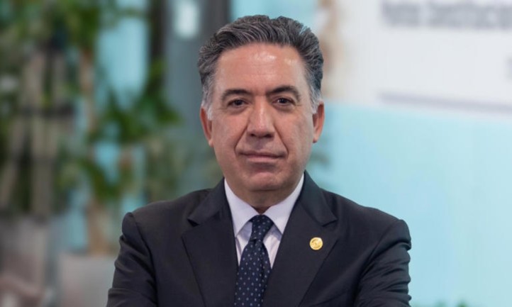 El Universal informó que fuentes del Departamento de Estado de Estados Unidos revelaron un presunto acercamiento legal de abogados del senador Enrique Inzunza ante autoridades estadounidenses. El legislador respondió rechazando los señalamientos y aseguró que enfrentará cualquier acusación por la vía institucional.